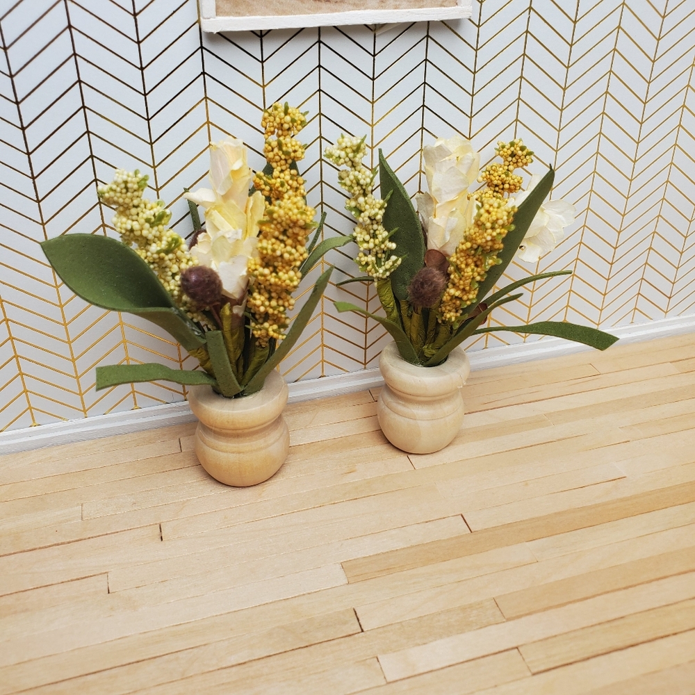 Miniature Dollhouse Floral Arrangement Yellow Cream 1:12 Scale